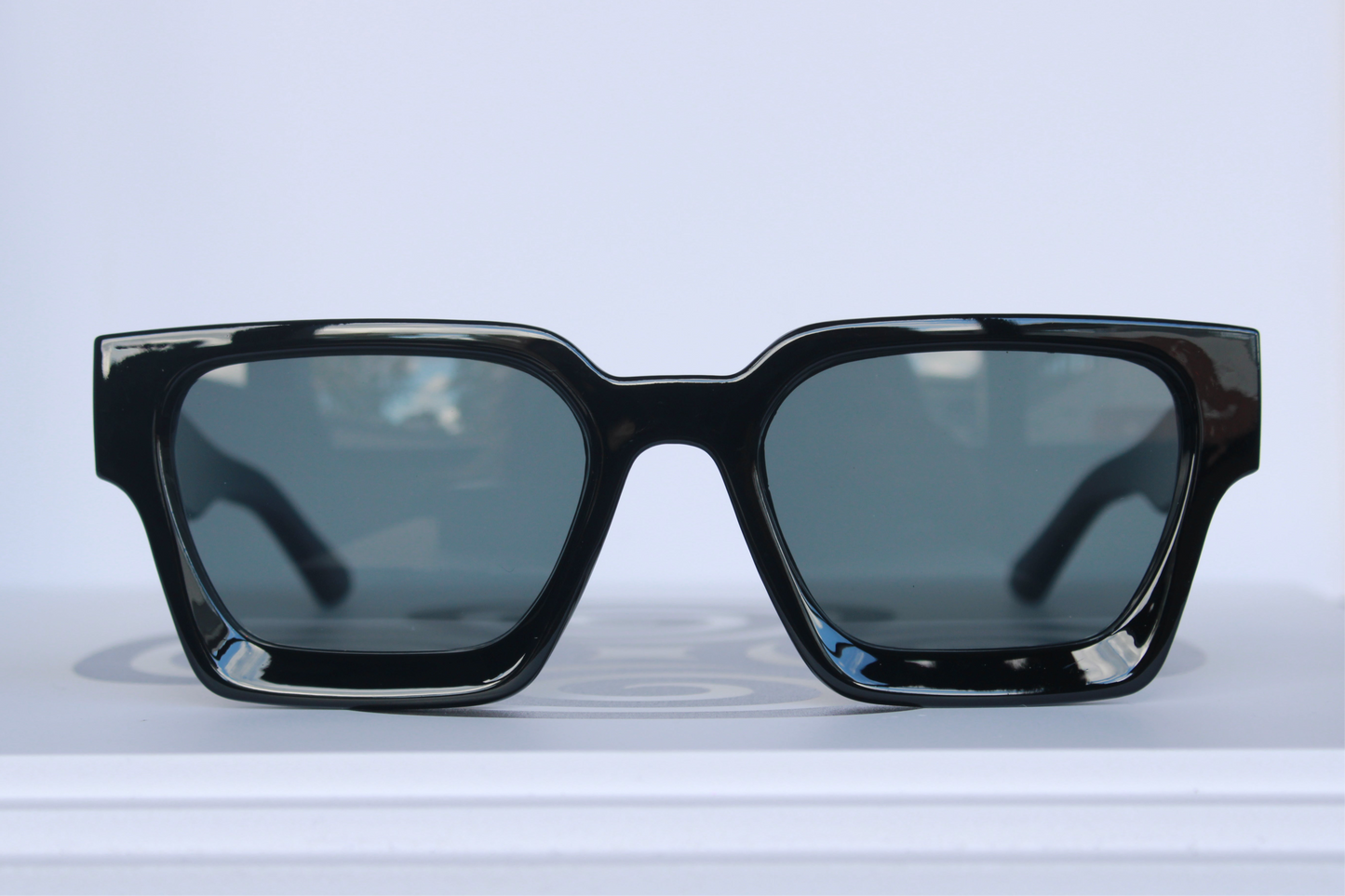 CLASSIC ZONNEBRIL ZWART/GOUD