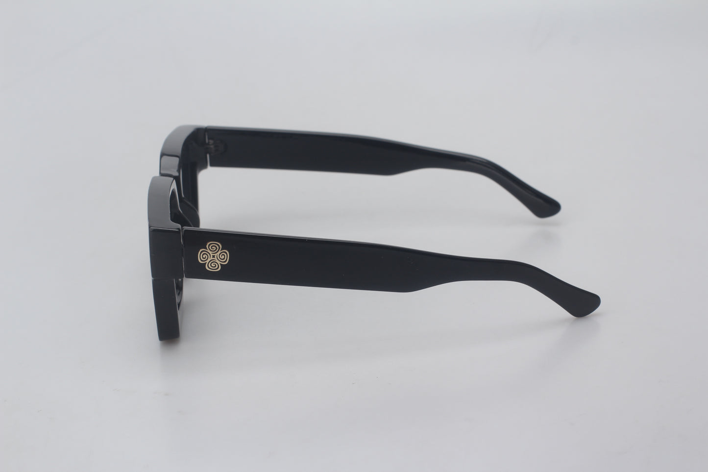 CLASSIC SUNGLASSES BLACK/GOLD