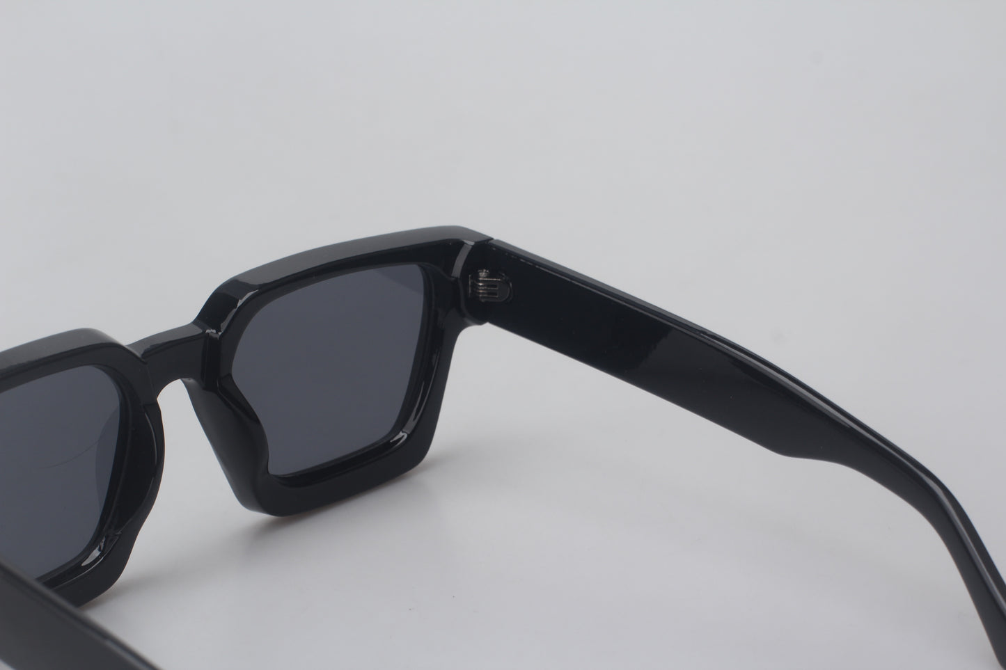 CLASSIC SUNGLASSES BLACK/GOLD