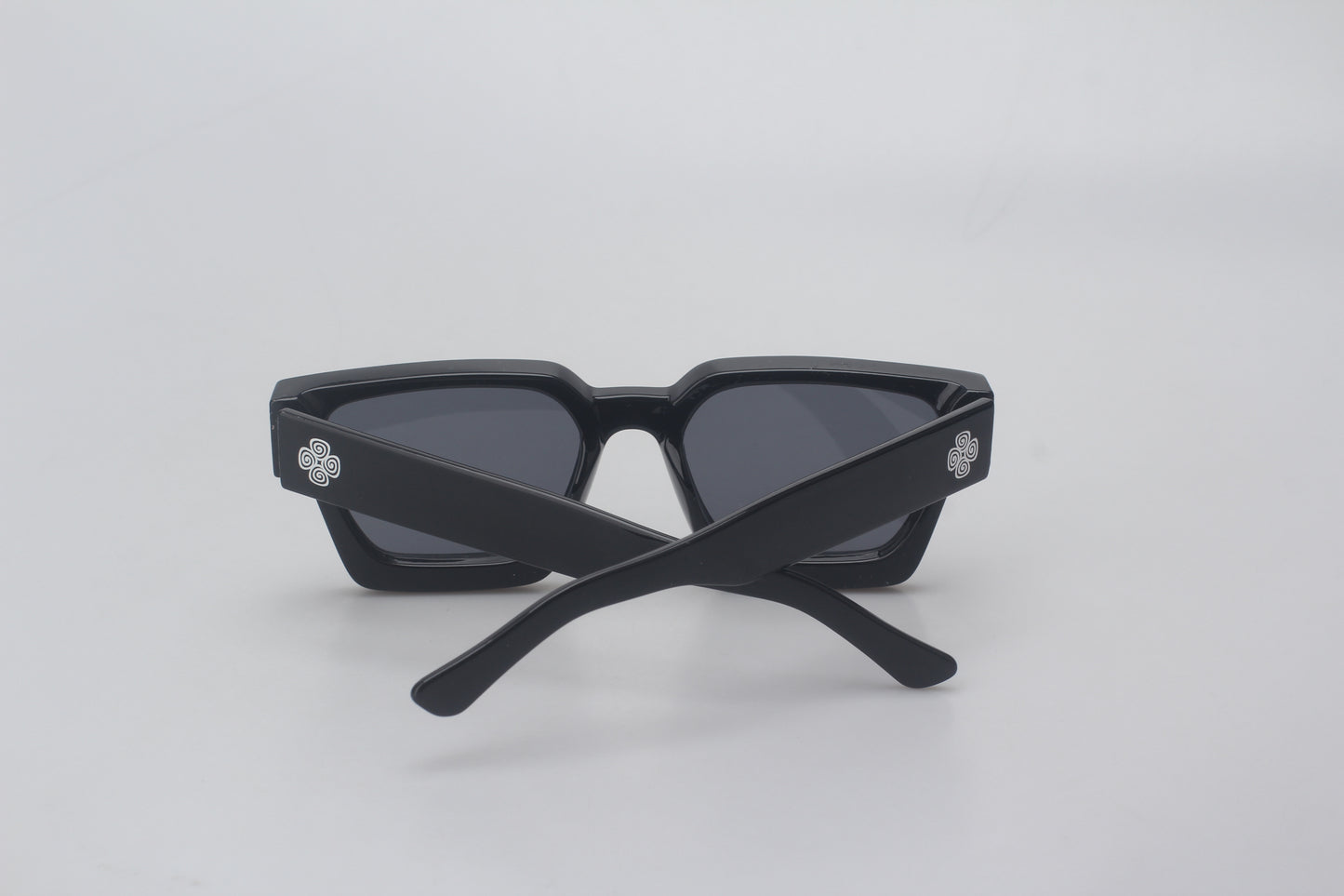 CLASSIC SUNGLASSES BLACK/SILVER