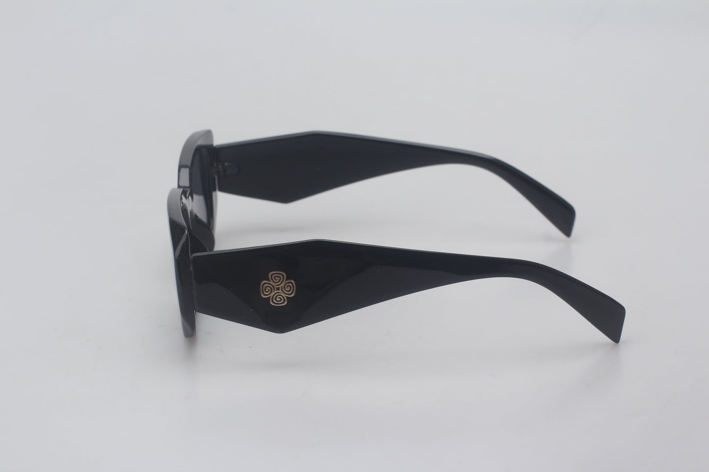 RETRO SUNGLASSES BLACK/GOLD