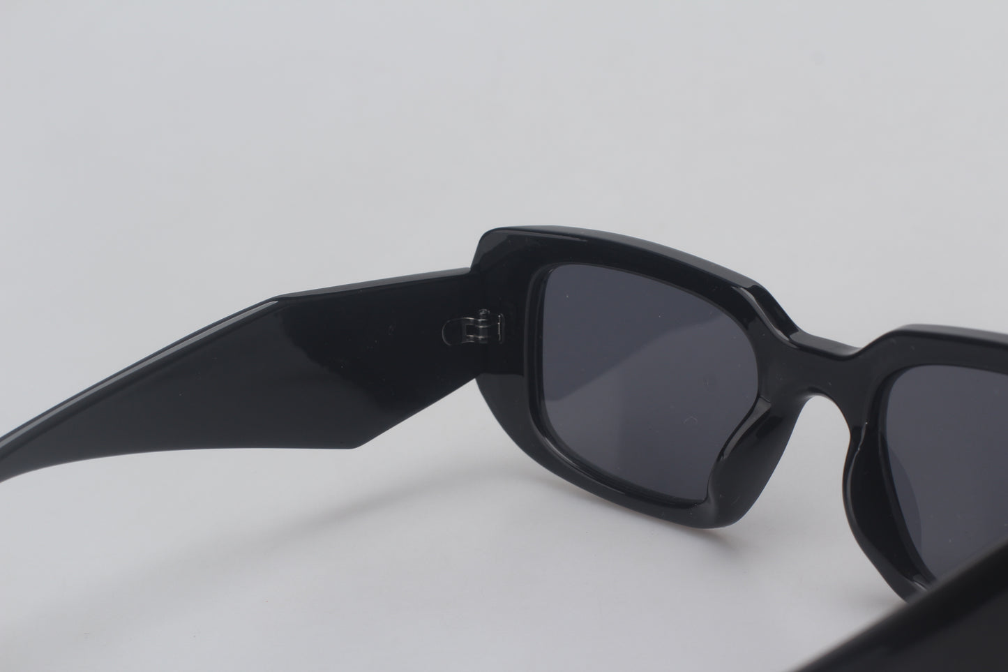 RETRO SUNGLASSES BLACK/GOLD